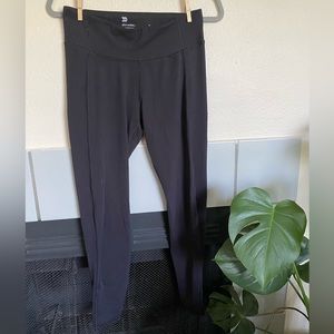 women's black leggings size M